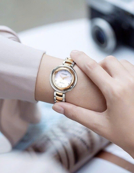 Đồng Hồ Nữ Citizen Quartz Eco-Drive  EM0666-89D