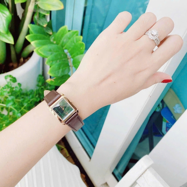 Đồng Hồ Nữ Citizen Quartz Eco-Drive EW5593-13X