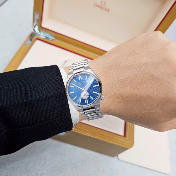 Đồng Hồ Nam Citizen Automatic Tsuyosa Small Second Blue NK5010-51L