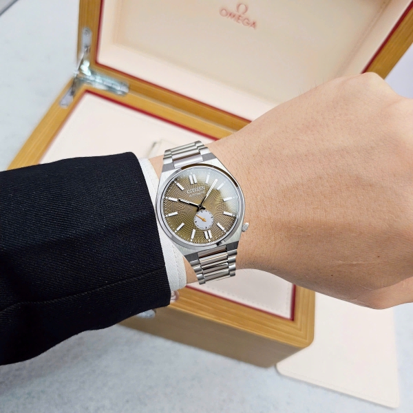 Đồng Hồ Nam Citizen Automatic Tsuyosa Small Second NK5010-51X