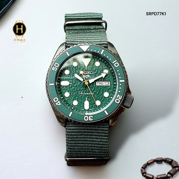 Đồng Hồ Nam Seiko 5 Automatic SRPD77K1 Sport Dây Dù Mặt Xanh.