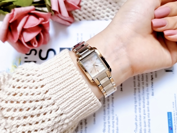 Đồng Hồ Nữ Citizen Quartz Eco-Drive  EW5556-52D Dây Sắt Viền Rose