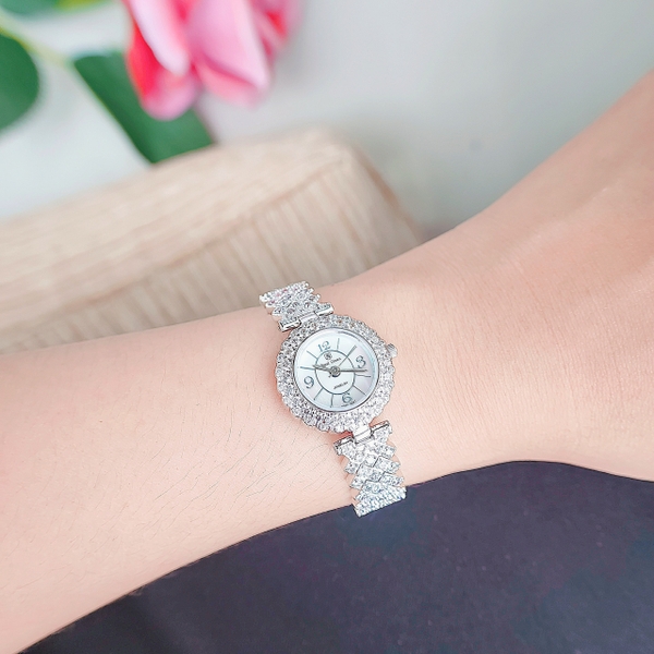 Đồng Hồ Nữ Royal Crown Quartz 2607L Dây Sắt Đính Đá 