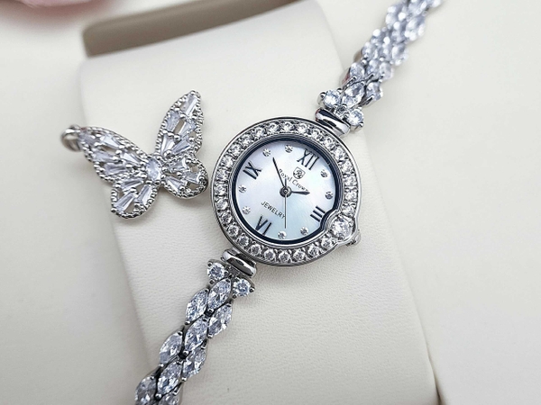 Đồng Hồ Nữ Royal Quartz 2033 Dây Thép Trắng Mặt Trắng Viền Đá