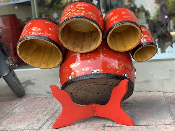 Kiểm tra âm thanh và chất lượng trống hát văn trước khi sử dụng.