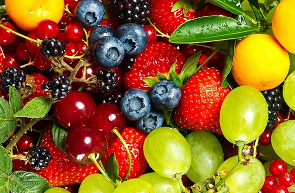 Điều gì khiến hoa quả nhập khẩu bán chạy hơn hoa quả nội