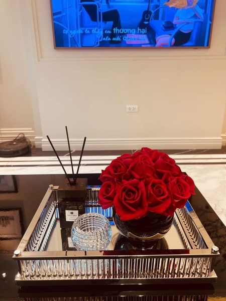 BÌNH HOA HỒNG ĐỎ KÈM HOA SIZE M