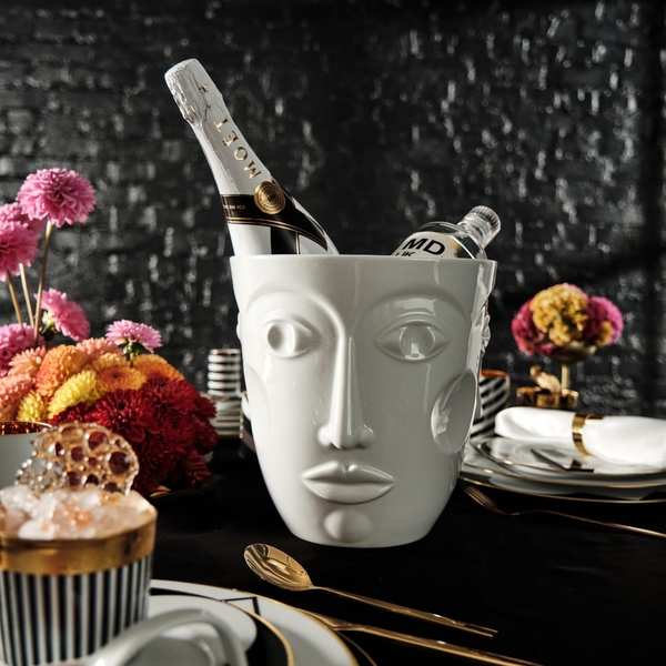 BÌNH HOA MẶT NGƯỜi TRẮNG