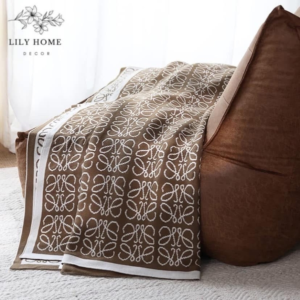 𝑪𝑯𝑨̆𝑵 𝑳𝑶𝑾𝑬