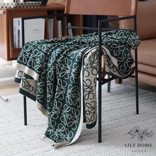 𝑪𝑯𝑨̆𝑵 𝑳𝑶𝑾𝑬