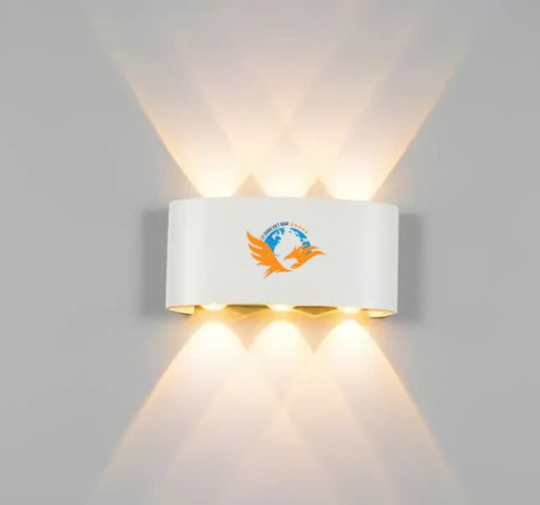 den-hat-tuong-6-tia-vo-trang-anh-sang-vang