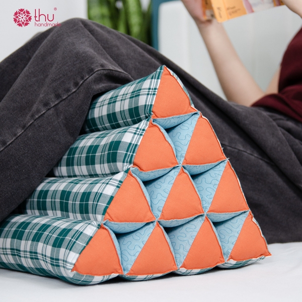 Gối tam giác kê chân tiện lợi
