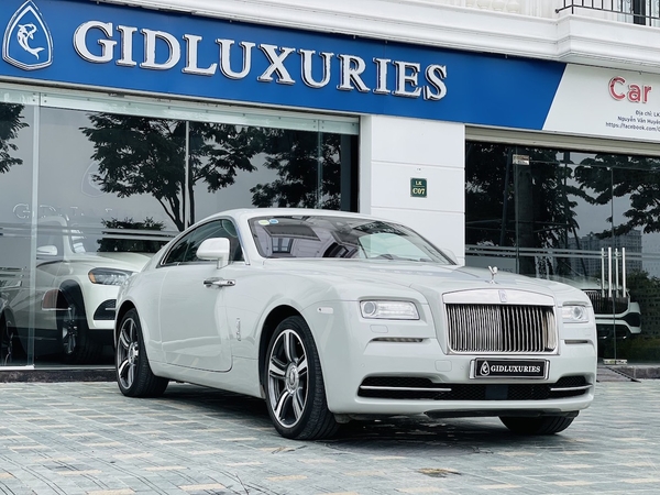 Rolls Royce Wraith Silver Car PNG Image for Free Download