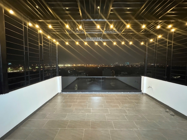 Bán nhà mặt ngõ Nguyễn Thời Trung, Thạch Bàn, 8 tầng, DT 90m2, MT 5m, 5PN, full nội thất