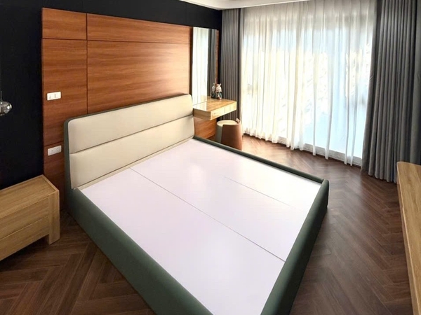 Bán nhà phân lô chân cầu Vĩnh Tuy, 8 tầng, DT 50m2, MT 3.6m, 3PN, có thang máy, gara ô tô