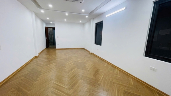 Bán nhà phố Xuân Đỗ, Cự Khối, 6 tầng, DT 53m2, MT 4m, 4PN, có thang máy, gara ô tô