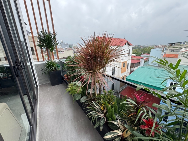 Bán nhà mặt ngõ Nguyễn Thời Trung, Thạch Bàn, 8 tầng, DT 90m2, MT 5m, 5PN, full nội thất