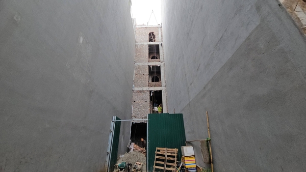 Bán đất phố Cầu Bây, gần Tiểu học Vũ Xuân Thiều, DT 43m2, MT 3.7m, ô tô 7 chỗ vào nhà