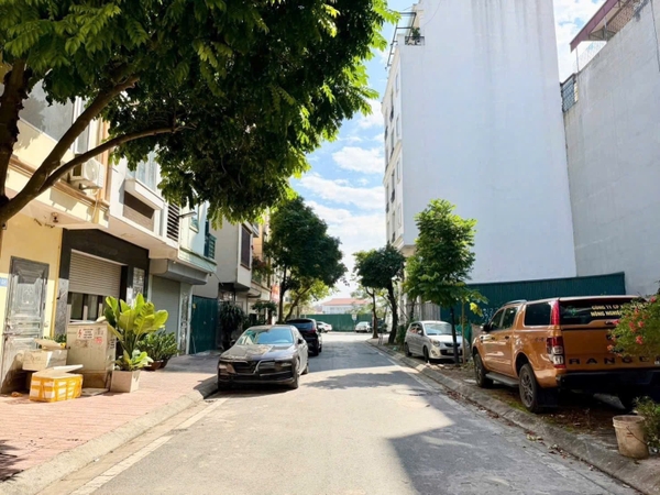 Bán nhà phân lô Ngõ 63 Cổ Linh, Thạch Bàn, 7 tầng, DT 45m2, MT 4m, 4PN, đường 10m,