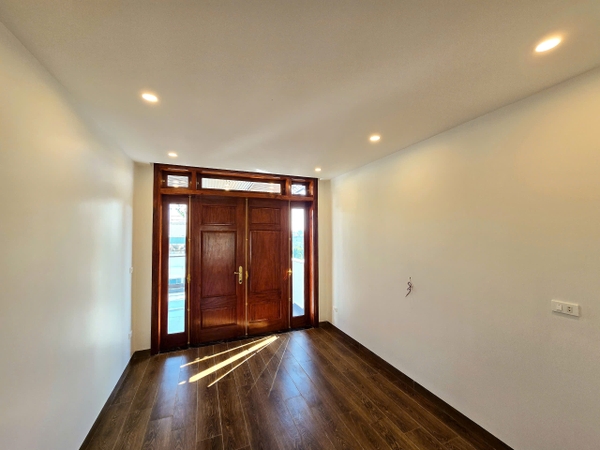 Bán nhà phân lô Ngọc Thụy, 6 tầng, DT 58m2, MT 4.6m, 4PN, full nội thất, tiện kinh doanh