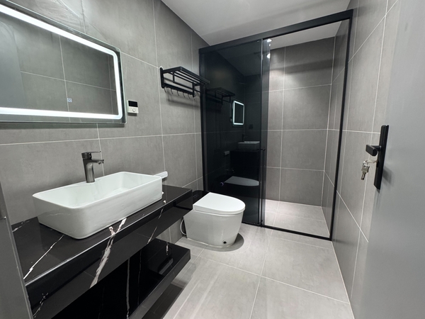 Bán nhà mặt ngõ Nguyễn Thời Trung, Thạch Bàn, 8 tầng, DT 90m2, MT 5m, 5PN, full nội thất