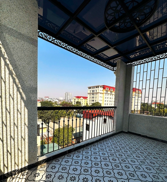 Bán nhà phố Lâm Hạ, gần hồ Hàng Không, 7 tầng, DT 68m2, MT 5m, 4PN, full nội thất