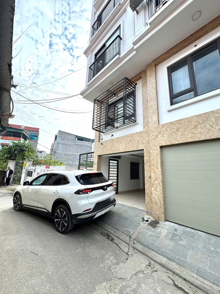 Bán nhà ngõ 565 Bát Khối, Cự Khối, 6 tầng, DT 35m2, MT 3.85m, 3PN, có gara ô tô, 2025