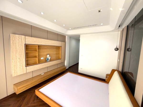 Bán nhà phân lô chân cầu Vĩnh Tuy, 8 tầng, DT 50m2, MT 3.6m, 3PN, có thang máy, gara ô tô