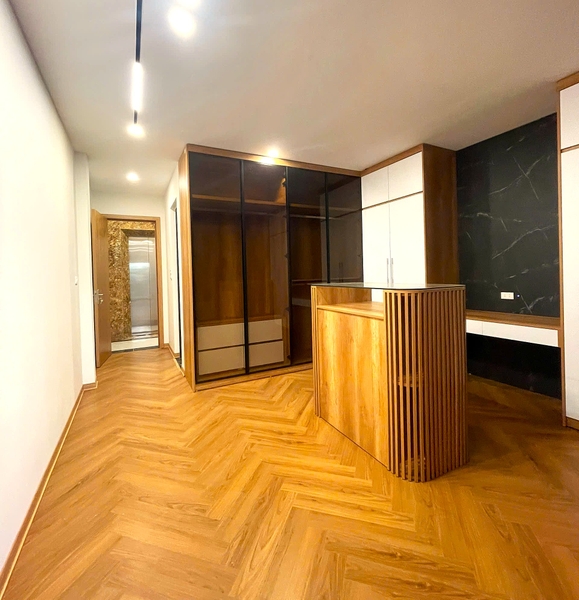 Bán nhà phân lô Thạch Bàn, 7 tầng, DT 58m2, MT 4.3m, 4PN, full nội thất, có thang máy,