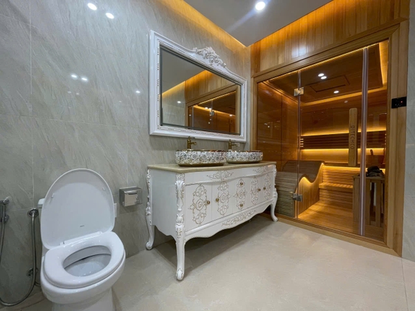 Bán nhà phân lô chân cầu Vĩnh Tuy, 7 tầng, DT 90m2, MT 5m, 4PN, có thang máy, gara