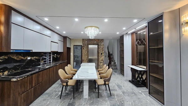 Bán nhà Ngõ 206 Cổ Linh, gần Aeon Mall, 7 tầng, DT 80m2, MT 5m, 4PN, Full nội thất