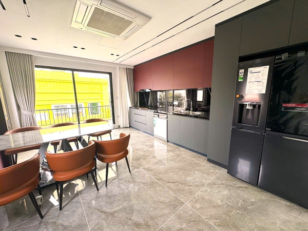 Bán nhà phân lô Nguyễn Văn Cừ, Gia Thụy, 8 tầng, DT 47m2, MT 4m, 4PN, Full nội thất