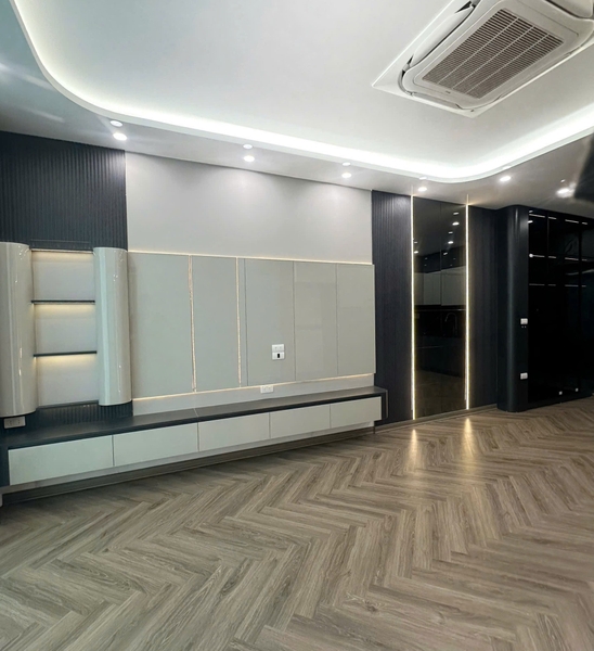 Bán nhà phân lô Cổ Linh, Thạch Bàn, 7 tầng, DT 40m2, MT 3.8m, tiện kinh doanh, 2026