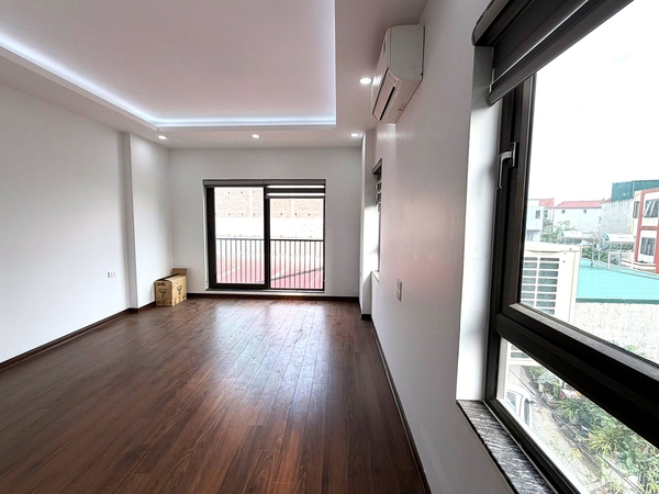 Bán nhà ngõ 565 Bát Khối, Cự Khối, 6 tầng, DT 35m2, MT 3.85m, 3PN, có gara ô tô, 2025