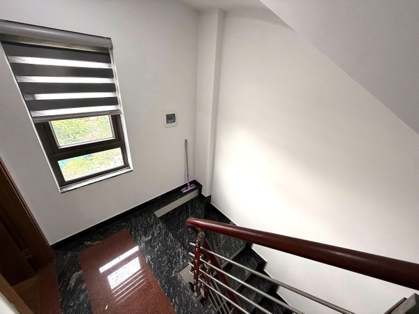 Bán nhà ngõ 565 Bát Khối, Cự Khối, 6 tầng, DT 35m2, MT 3.85m, 3PN, có gara ô tô, 2025