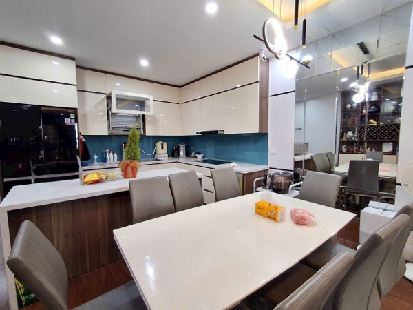 Bán nhà phân lô phố Thạch Bàn, 6 tầng, DT 90m2, MT 5.3m, 5PN, có thang máy, gara ô tô