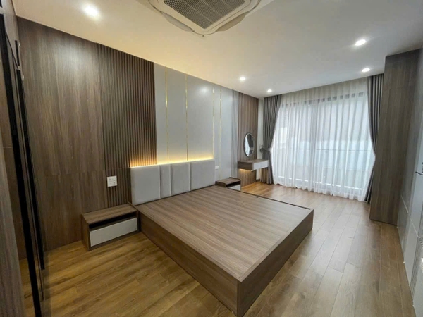 Bán nhà Ngõ 604 Ngọc Thụy, 6 tầng, DT 47m2, MT 3.4m, 3PN, thang máy, gara 2 ô tô