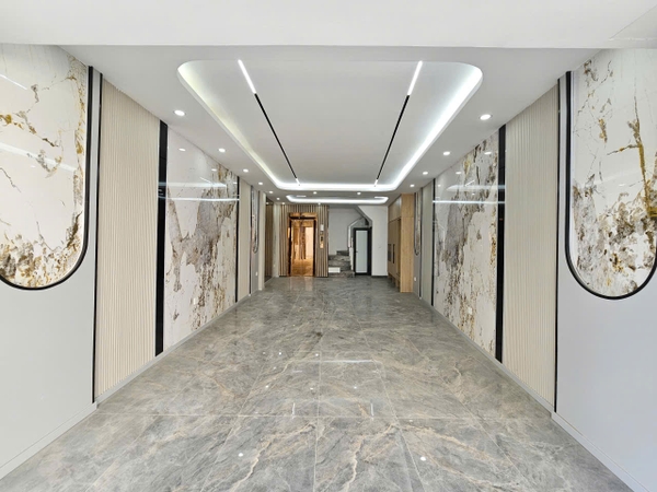 Bán nhà Ngõ 204 Cổ Linh, gần Aeon Mall, 7 tầng, DT 61m2, MT 4m, 4PN, có thang máy, gara