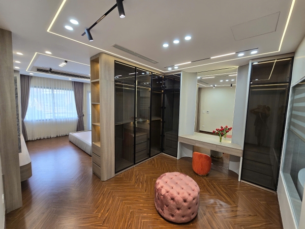Bán nhà phố Ngọc Lâm, gần cầu Chương Dương, 6 tầng, DT 68m2, MT 4.5m, 4PN, 2024