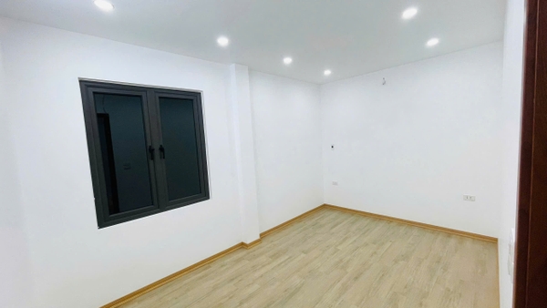 Bán nhà phố Xuân Đỗ, Cự Khối, 6 tầng, DT 53m2, MT 4m, 4PN, có thang máy, gara ô tô