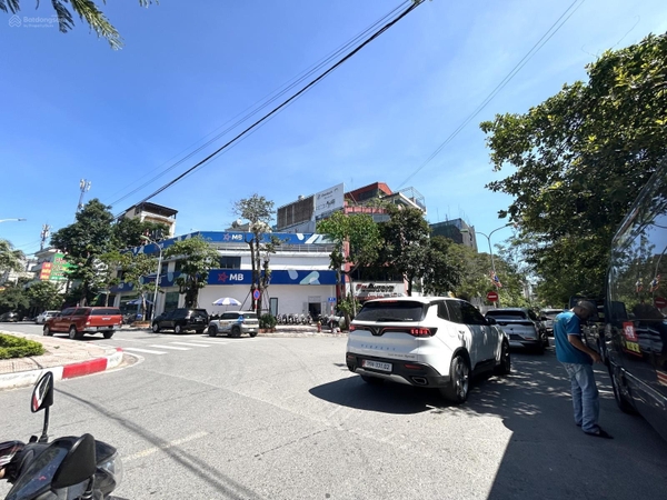 Bán đất mặt phố Cổ Linh, Thạch Bàn, DT 73m2, MT 7m, tiện kinh doanh, buôn bán, 32.5 tỷ