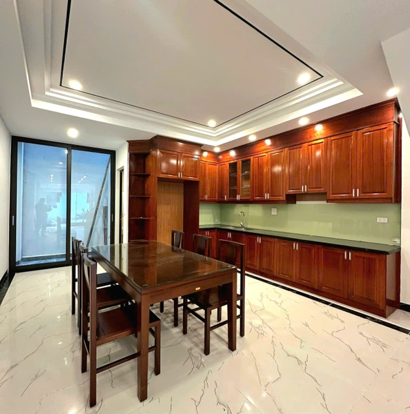 Bán nhà phố Ngọc Lâm, gần Mipec, 6 tầng, DT 80m2, MT 4.8m, 4PN, có thang máy, gara