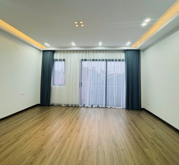 Bán nhà phố Cổ Linh, Thạch Bàn, 5 tầng, DT 50m2, MT 5m, 3PN, có thang máy, gara ô tô