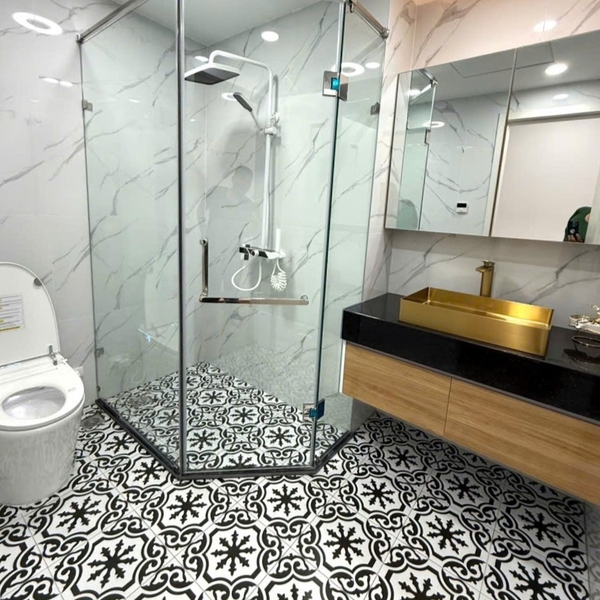 Bán nhà phân lô chân cầu Vĩnh Tuy, 8 tầng, DT 50m2, MT 3.6m, 3PN, có thang máy, gara ô tô