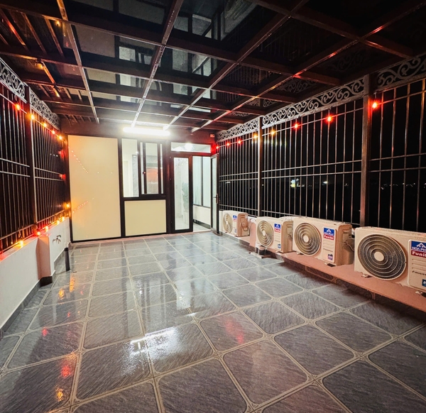 Bán nhà mặt ngõ phố Trạm, 7 tầng, DT 60m2, MT 4m, 4PN, Full nội thất, thang máy, gara