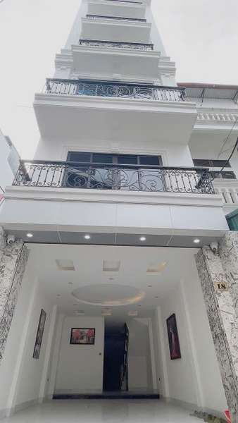 Bán nhà phố Hồng Tiến, Bồ Đề, 7 tầng, DT 68m2, MT 4m, 4PN, thang máy, gara ô tô