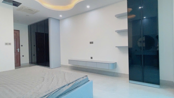 Bán nhà phố Hồng Tiến, Bồ Đề, 7 tầng, DT 68m2, MT 4m, 4PN, thang máy, gara ô tô