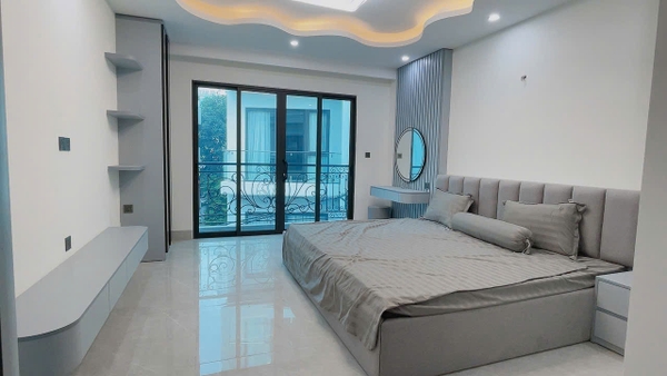 Bán nhà phố Hồng Tiến, Bồ Đề, 7 tầng, DT 68m2, MT 4m, 4PN, thang máy, gara ô tô