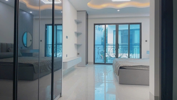 Bán nhà phố Hồng Tiến, Bồ Đề, 7 tầng, DT 68m2, MT 4m, 4PN, thang máy, gara ô tô