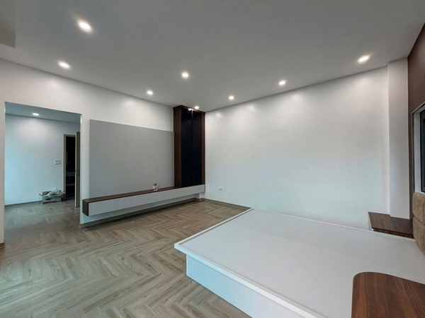 Bán nhà phố Ngọc Trì, Thạch Bàn, 5 tầng, DT 50m2, MT 9.5m, 3PN, có thang máy, 2025